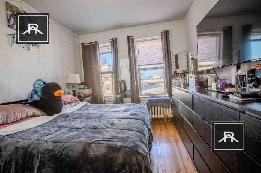 1086 Commonwealth Ave - Photo 7 of 10