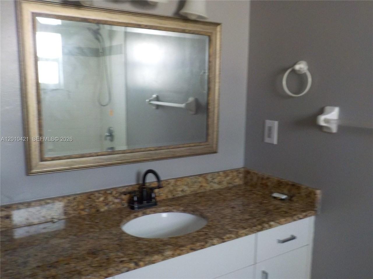 316 Ne 7th St - Photo 5 of 27