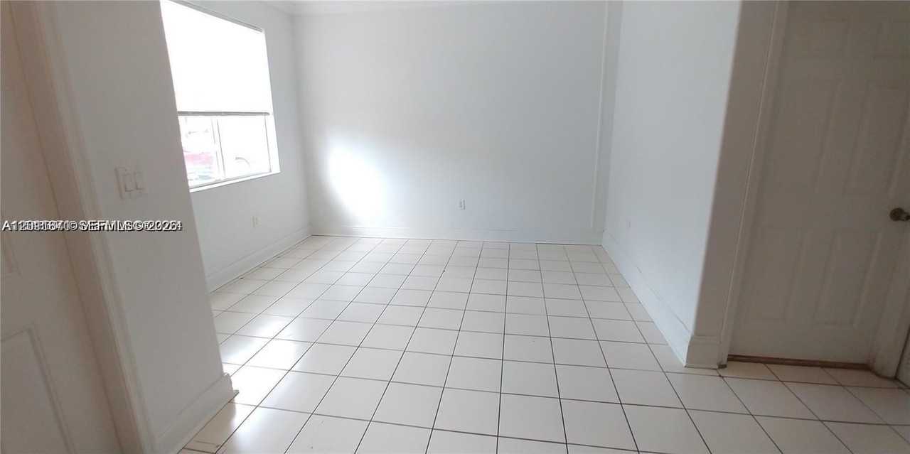 1528 Se 24th Ct #209 - Photo 3 of 17