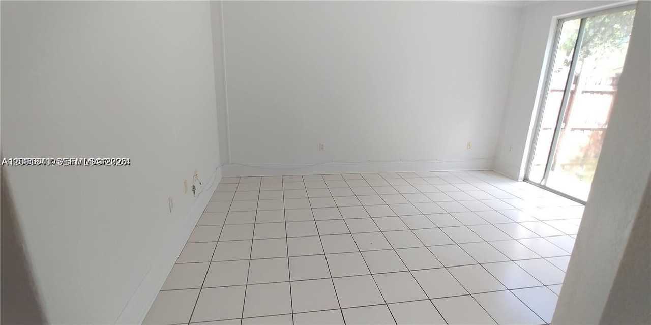 1528 Se 24th Ct #209 - Photo 6 of 17