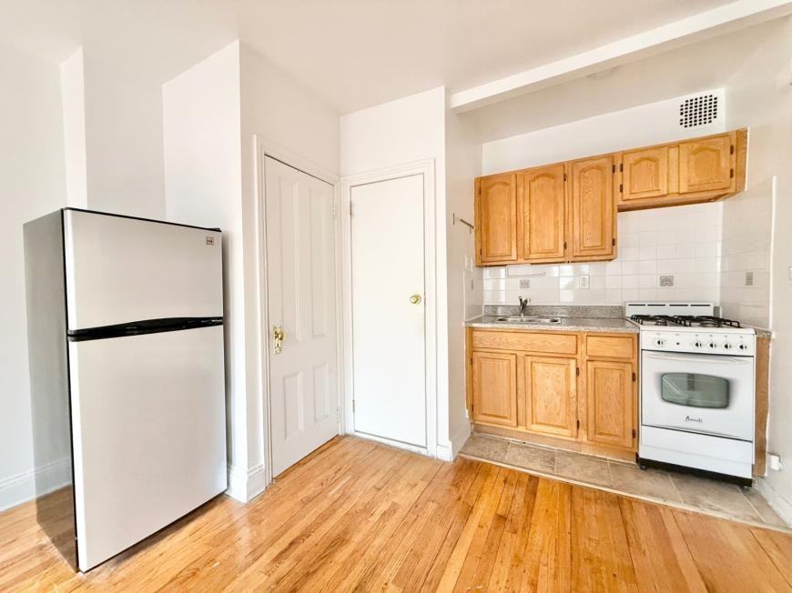 540 Pacific St - Photo 2 of 7