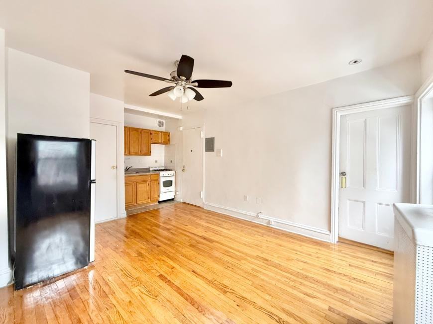 540 Pacific St - Photo 3 of 7