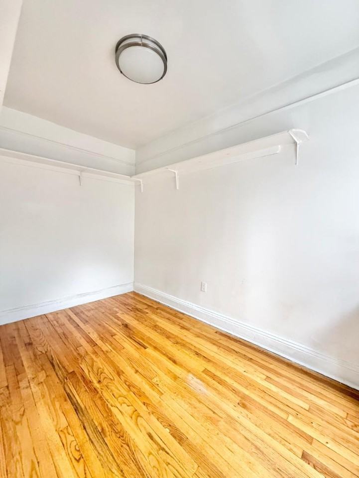 540 Pacific St - Photo 4 of 7