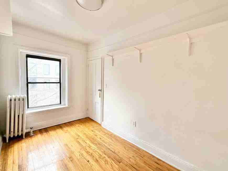 540 Pacific St - Photo 5 of 7