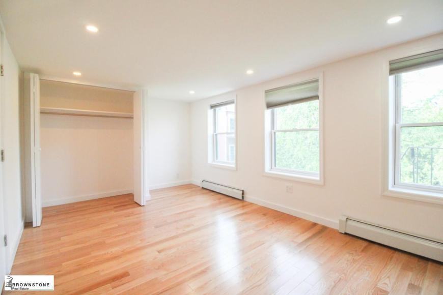 137 Huntington St - Photo 5 of 7