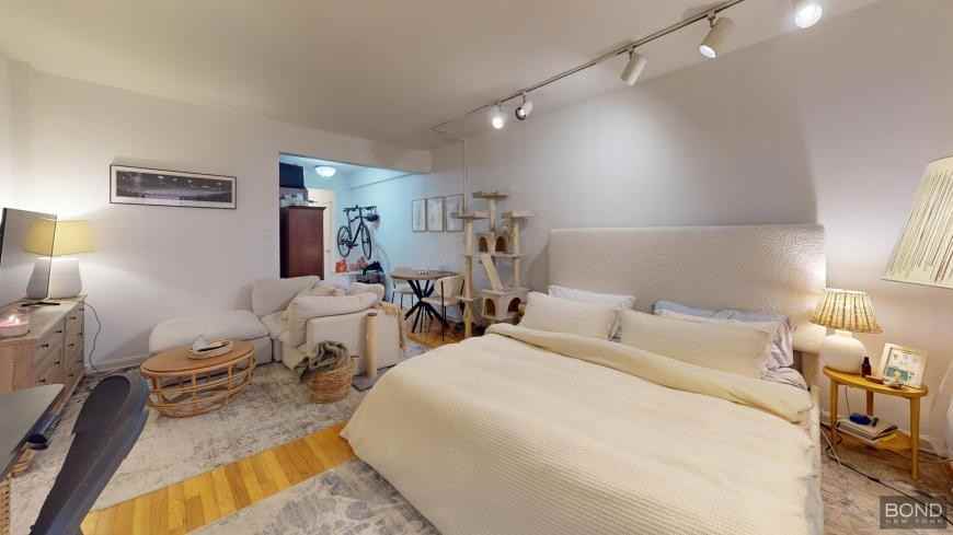 163 W 17th St - Photo 3 of 8