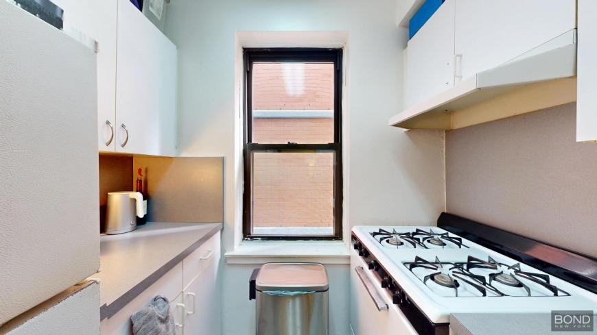 163 W 17th St - Photo 4 of 8