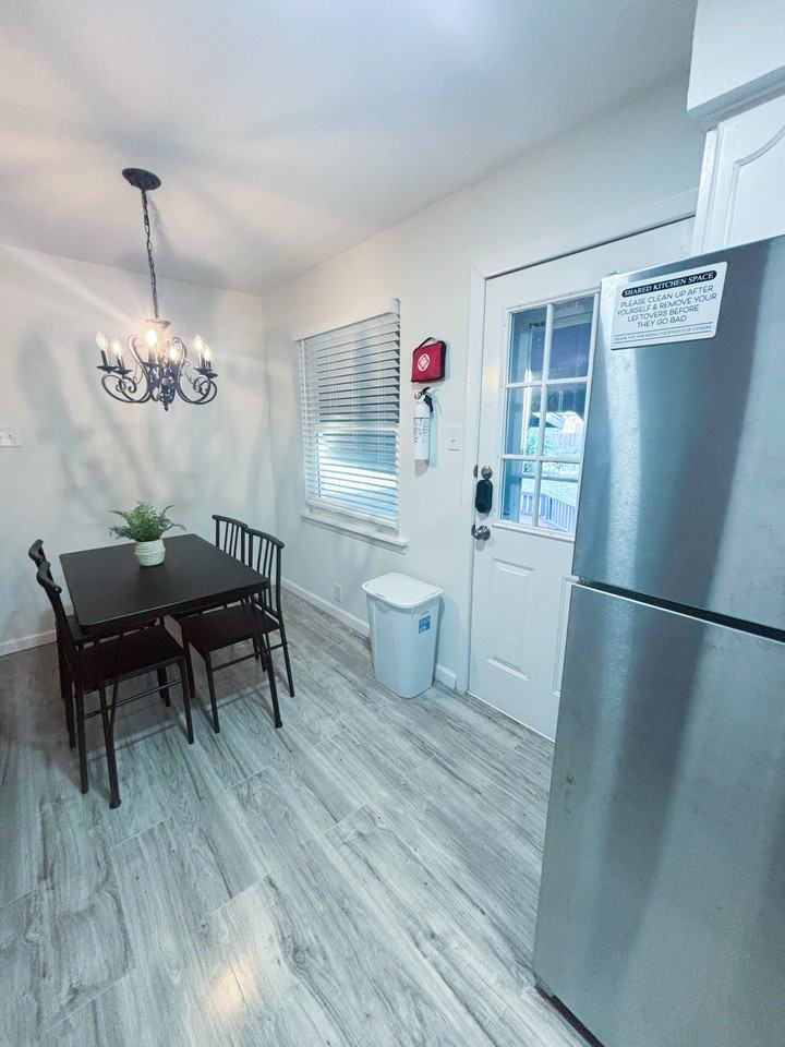 E Rosedale St - Photo 4 of 12