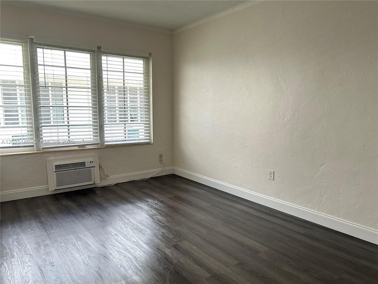 1124 Pennsylvania Ave #4 - Photo 5 of 10