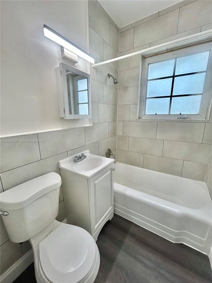 1124 Pennsylvania Ave #4 - Photo 6 of 10