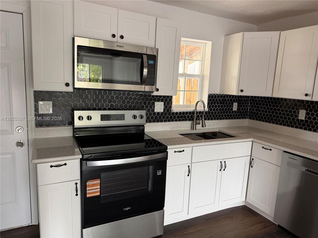 1450 Ne 151st St #101 - Photo 7 of 25