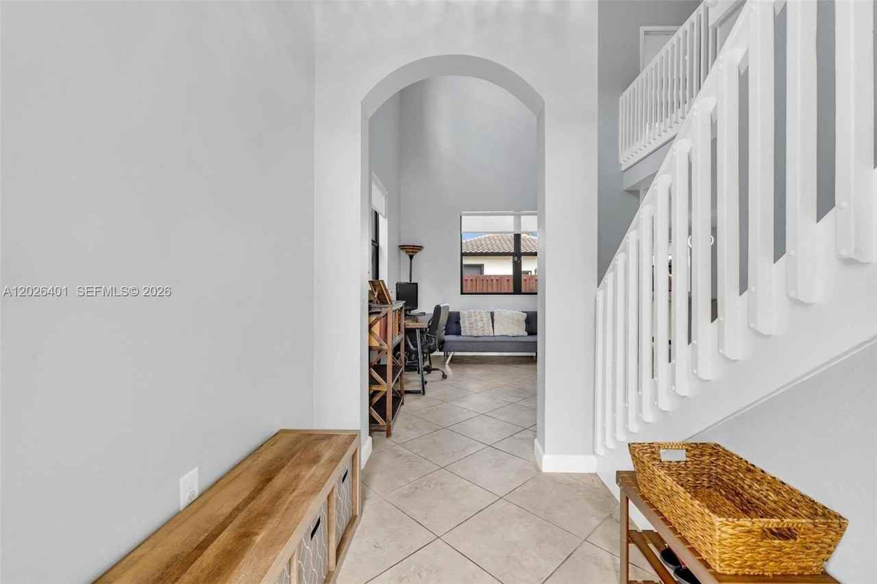 581 Se 34th Ter #0 - Photo 3 of 35
