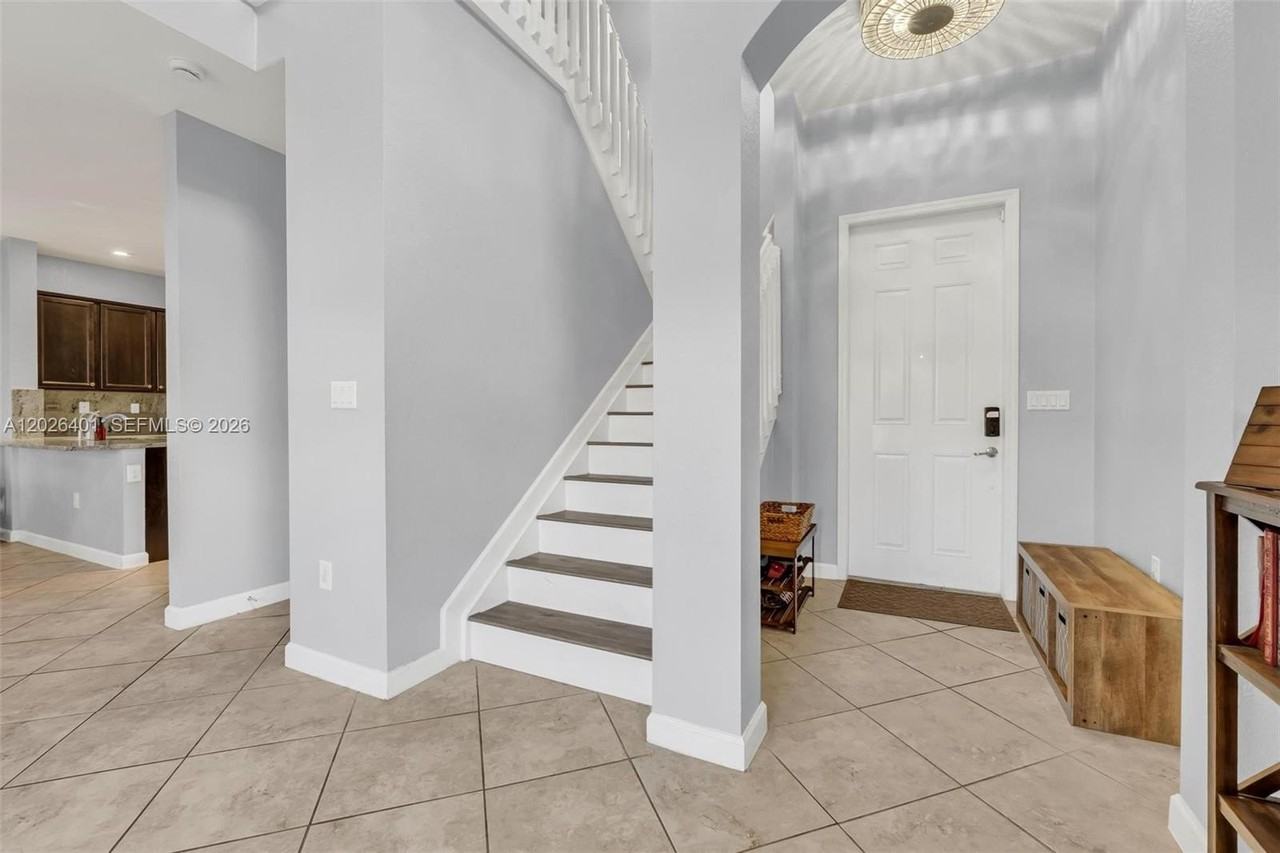 581 Se 34th Ter #0 - Photo 4 of 35