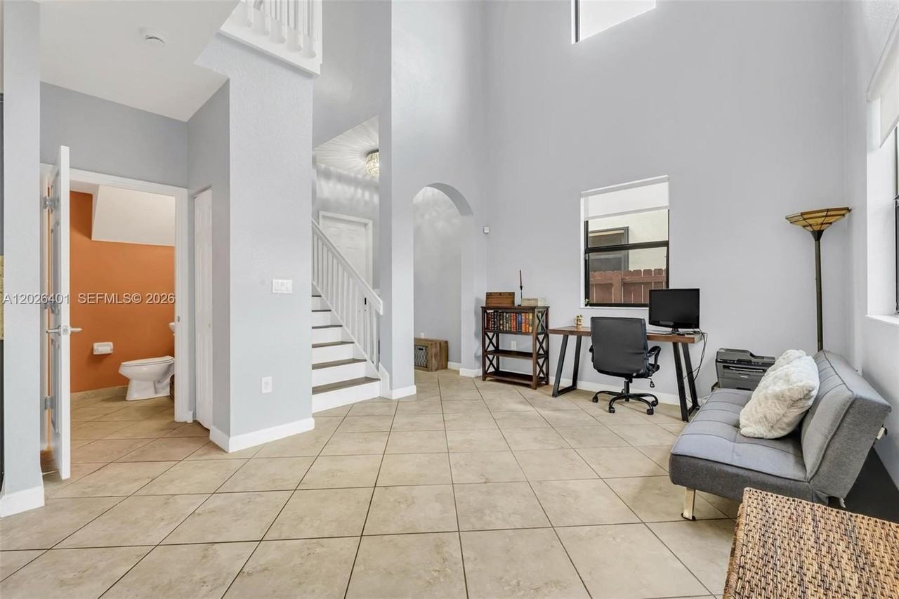 581 Se 34th Ter #0 - Photo 6 of 35