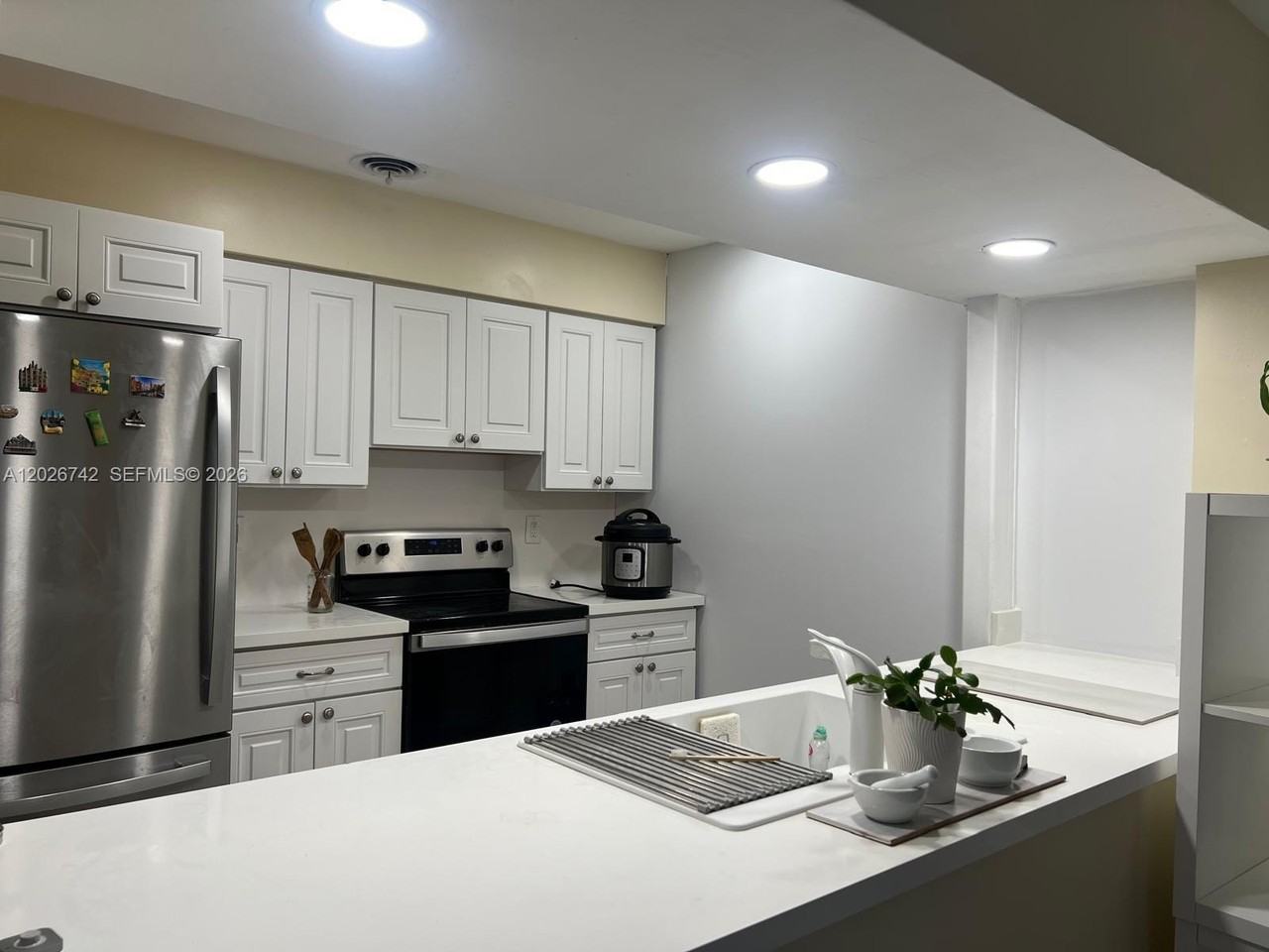 4460 Nw 18th Ave - Photo 3 of 11