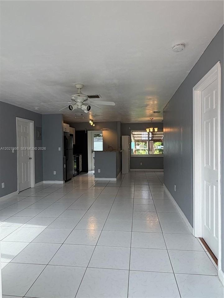 4711 Sw 23rd St #0 - Photo 2 of 17