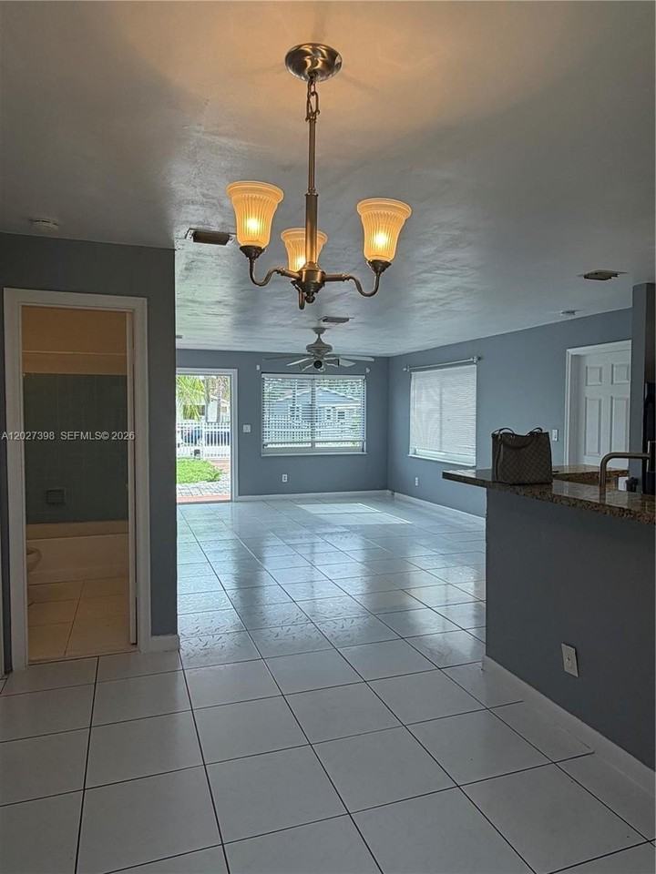 4711 Sw 23rd St #0 - Photo 3 of 17