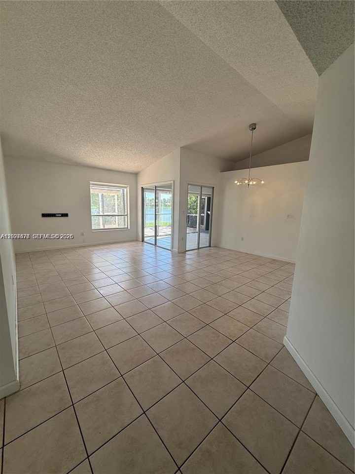 665 Se 25th Ln #665 - Photo 3 of 13
