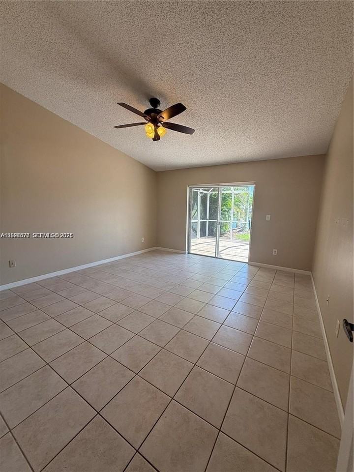 665 Se 25th Ln #665 - Photo 5 of 13