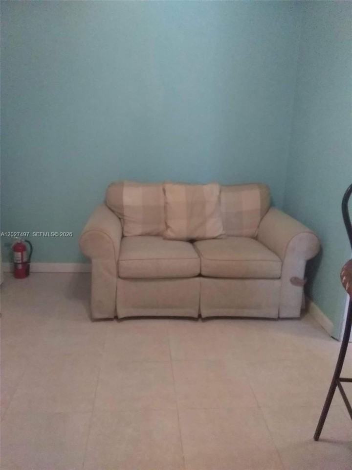 1800 Pinehurst Dr #1 - Photo 3 of 11
