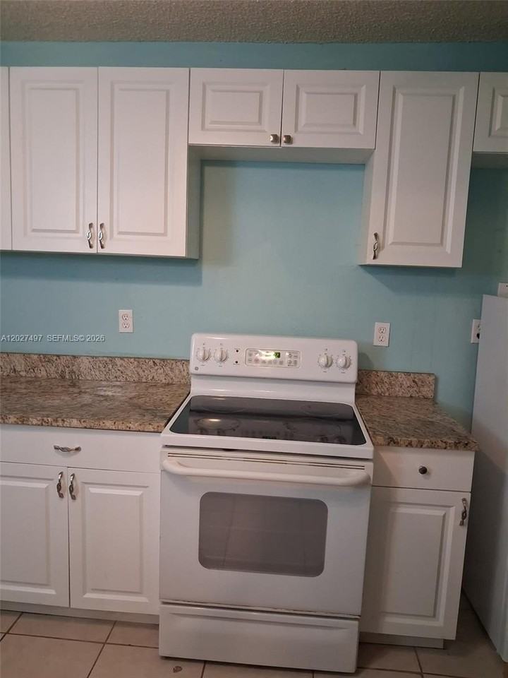 1800 Pinehurst Dr #1 - Photo 7 of 11