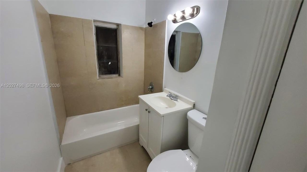 560 Nw 53rd St - Photo 7 of 12