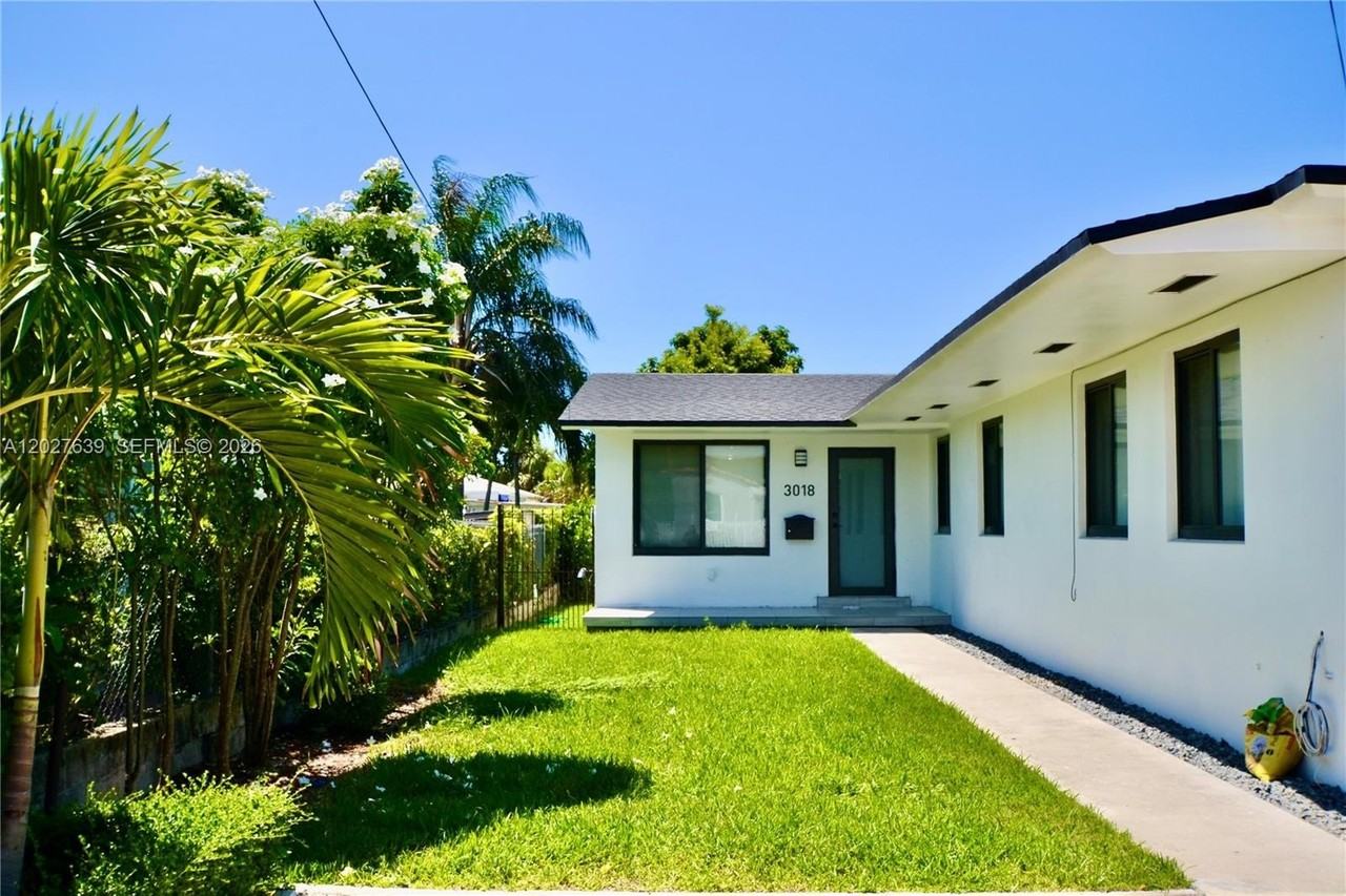 3018 Sw 25th Ter #3018 - Photo 3 of 17