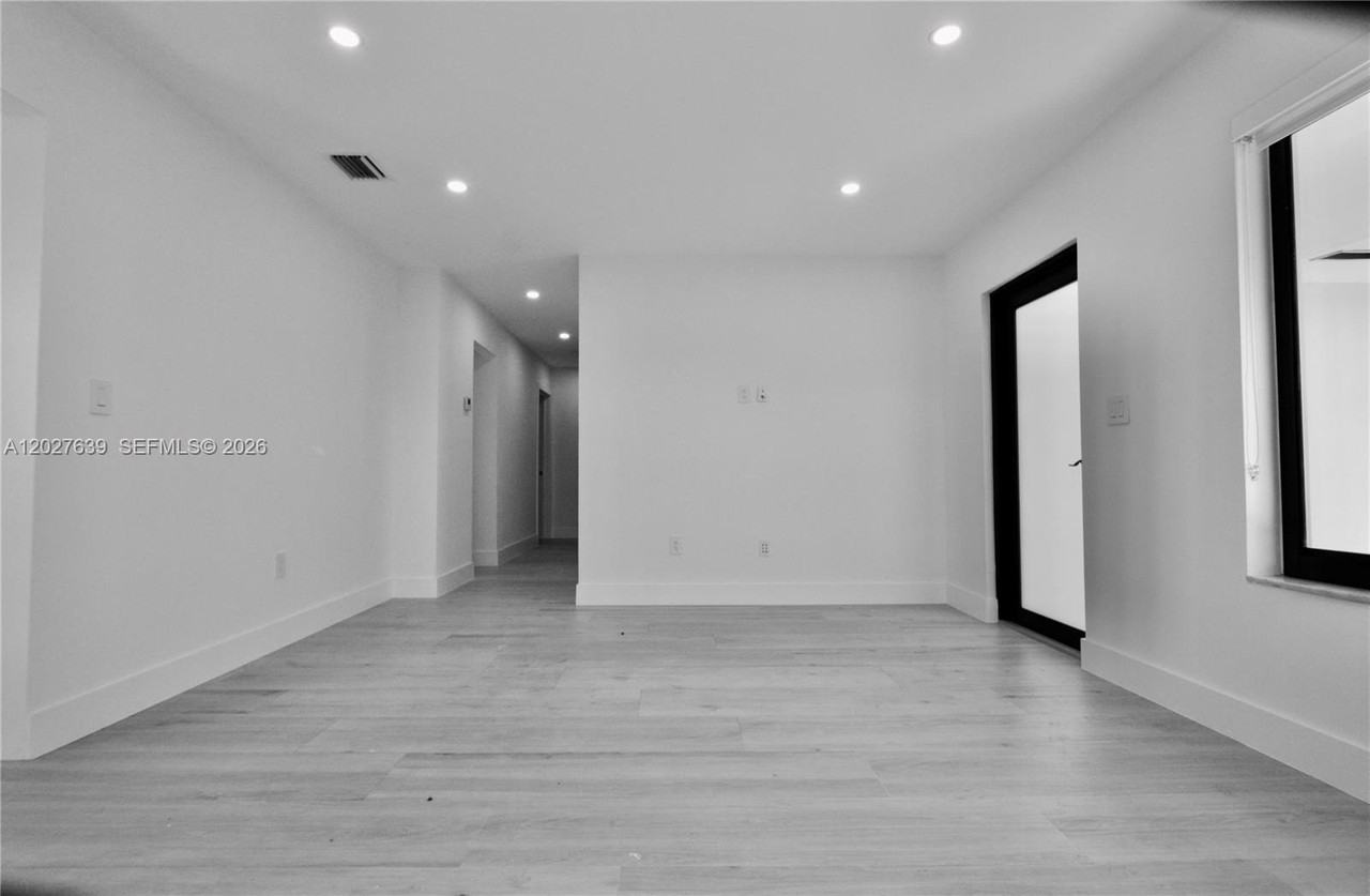 3018 Sw 25th Ter #3018 - Photo 5 of 17
