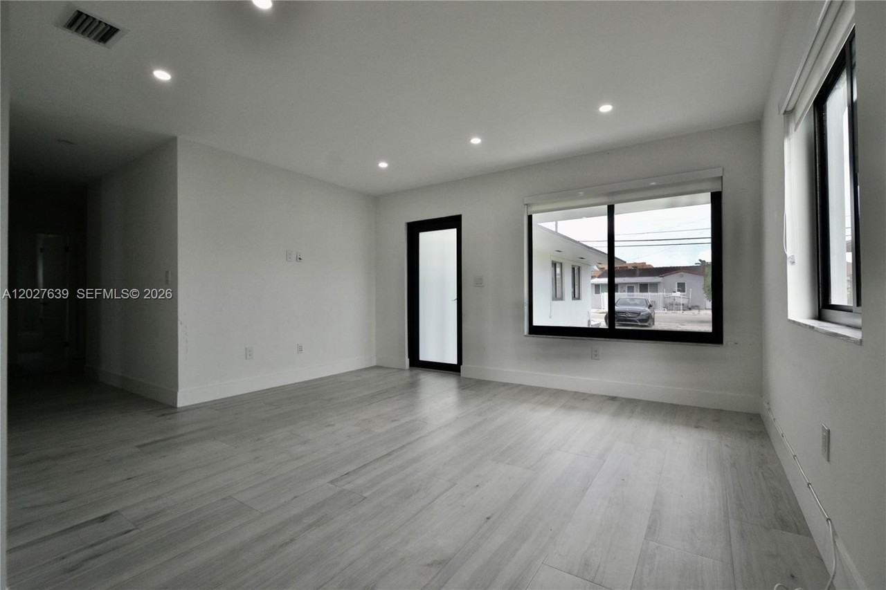 3018 Sw 25th Ter #3018 - Photo 6 of 17