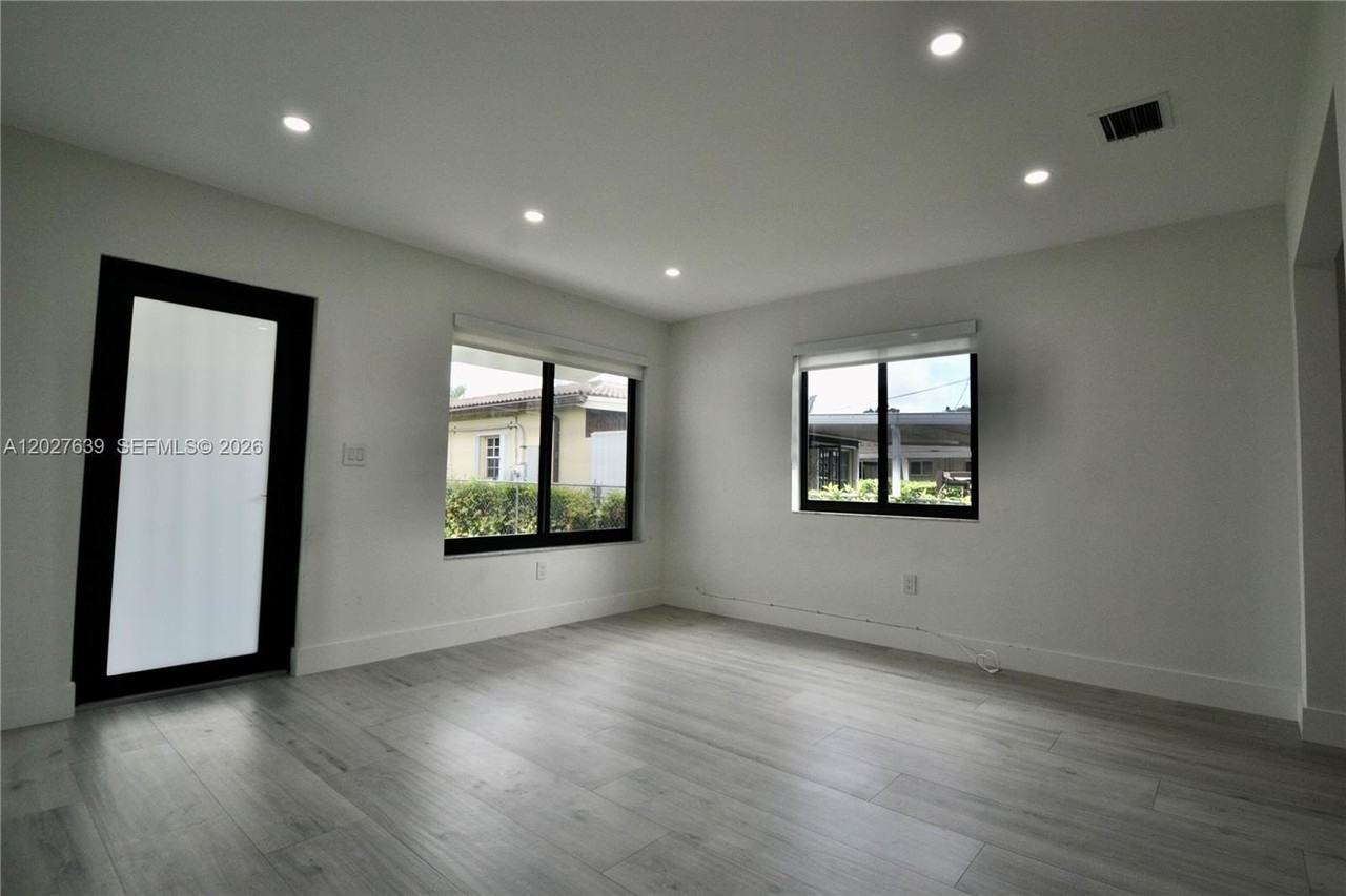 3018 Sw 25th Ter #3018 - Photo 7 of 17
