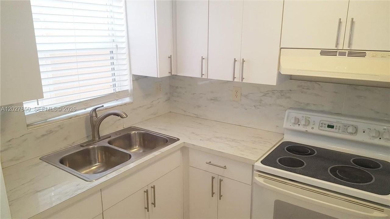 15006 Sw 80th Ter #913 - Photo 3 of 10