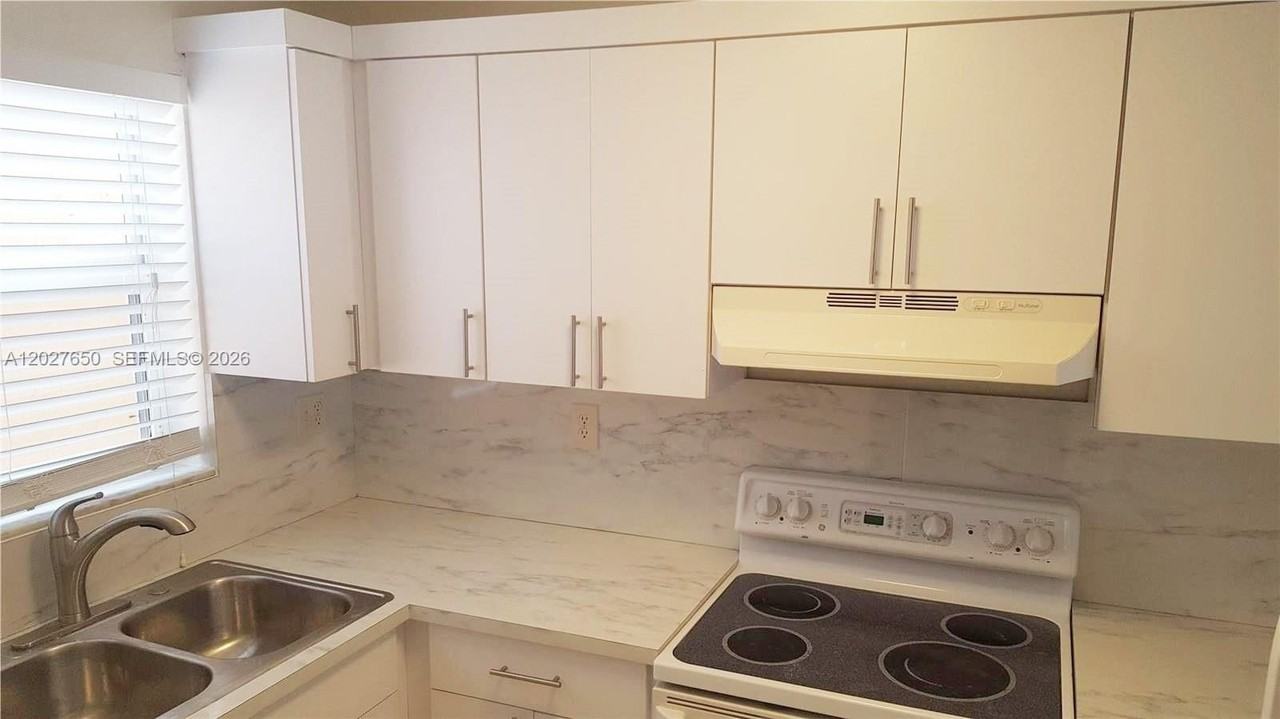 15006 Sw 80th Ter #913 - Photo 4 of 10