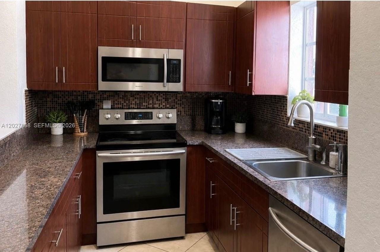 340 E 5th St #202 - Photo 3 of 22