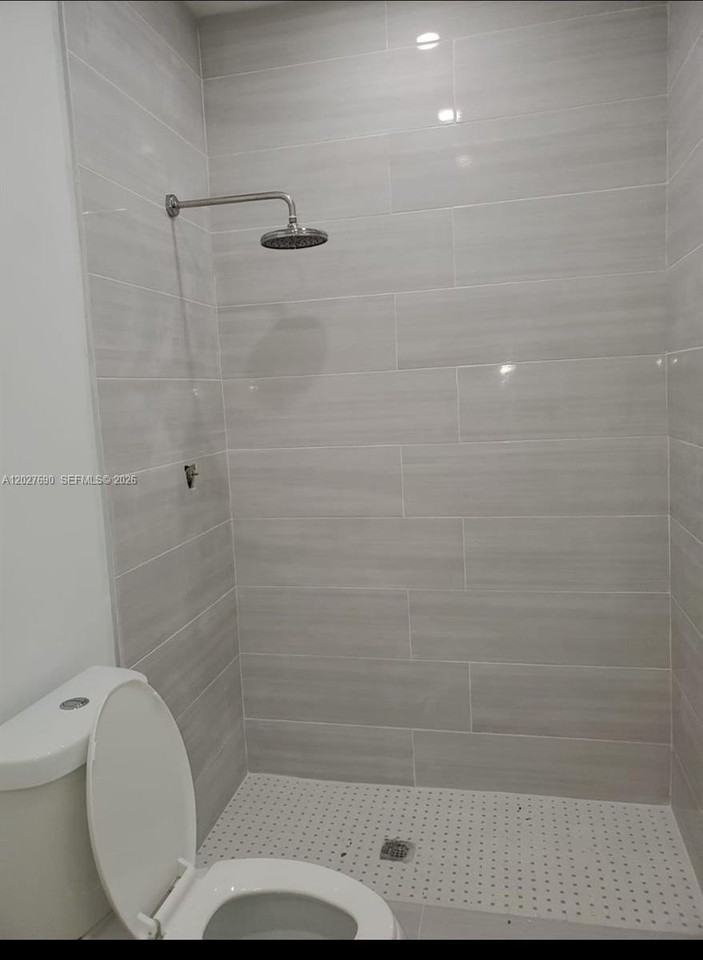 15230 Nw 89th Ave #1 - Photo 4 of 6