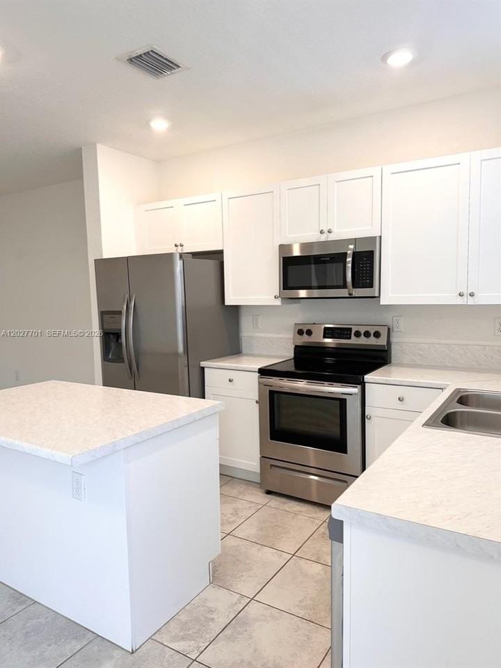 24920 Sw 112th Ct #0 - Photo 7 of 48