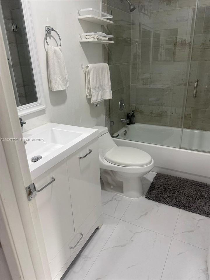 4704 Nw 114th Ave #202-1 - Photo 7 of 10