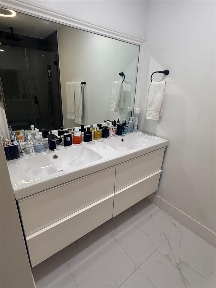 4704 Nw 114th Ave #202-1 - Photo 6 of 10