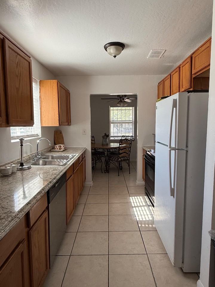 E Commonwealth Pl - Photo 6 of 26