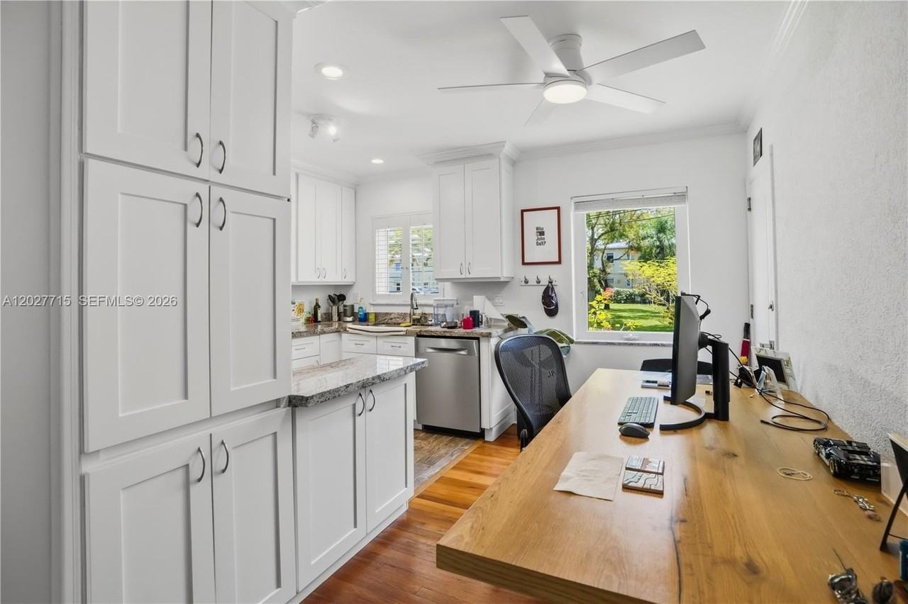 5530 Sw 76th St #A - Photo 4 of 16