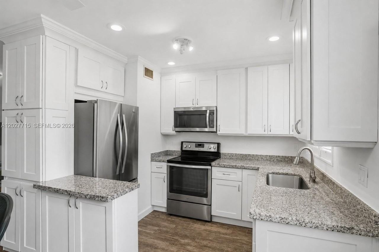 5530 Sw 76th St #A - Photo 6 of 16