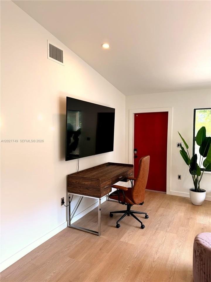 1725 Nw 151st St - Photo 2 of 34