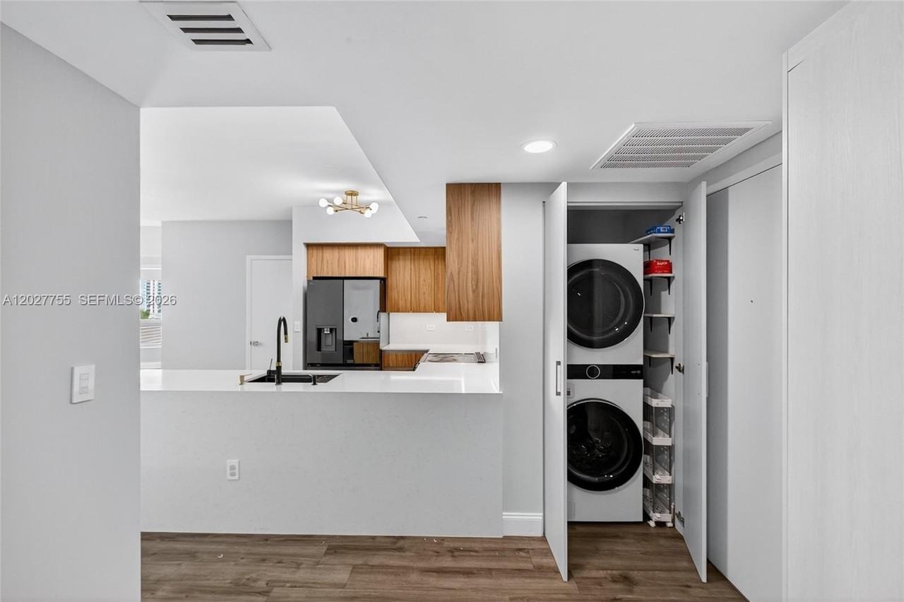 350 S Miami Ave #1705 - Photo 5 of 47
