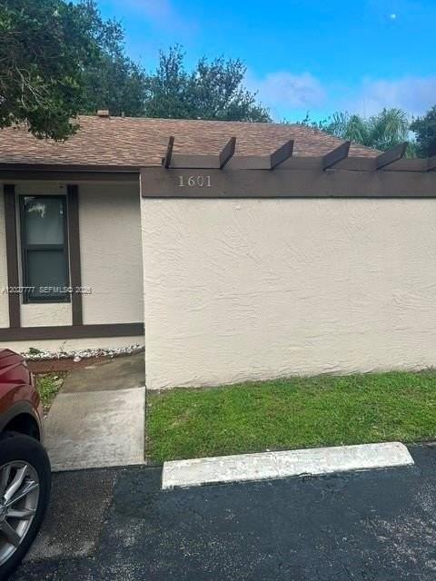 1601 Nw 98th Way - Photo 2 of 18