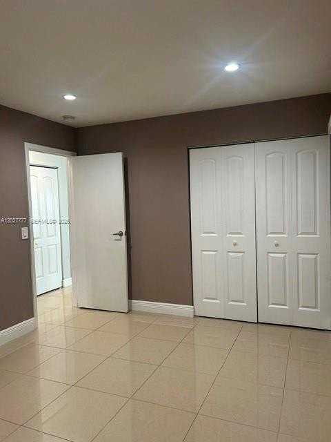 1601 Nw 98th Way - Photo 4 of 18