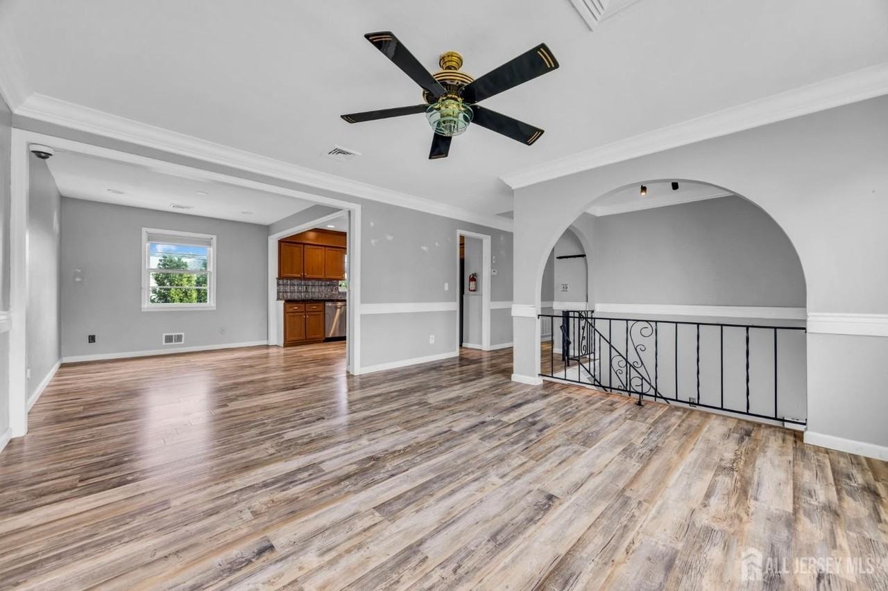 132 Somerset Ave - Photo 3 of 23
