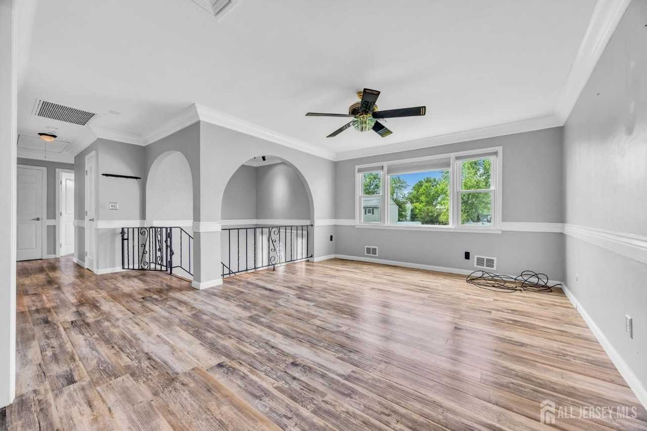 132 Somerset Ave - Photo 4 of 23