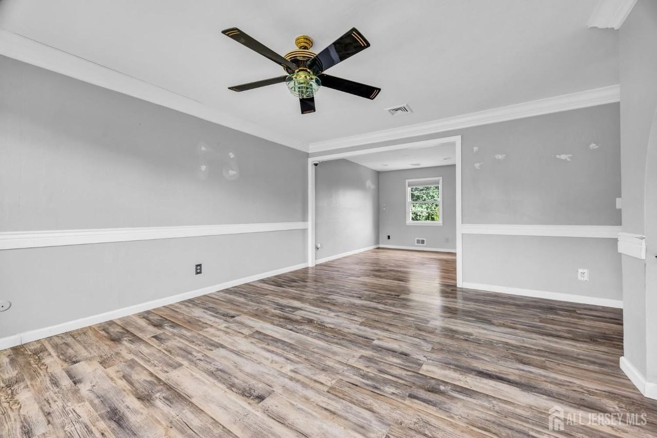 132 Somerset Ave - Photo 5 of 23