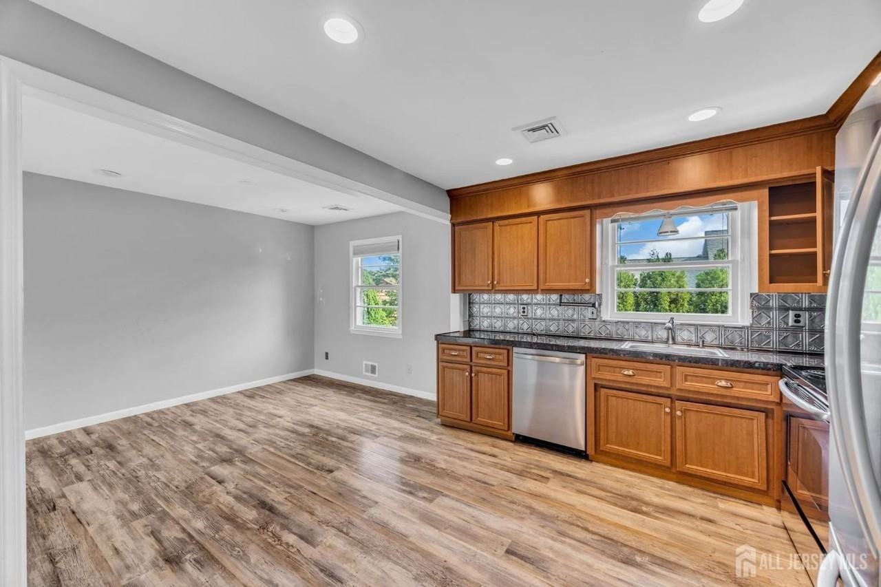 132 Somerset Ave - Photo 6 of 23