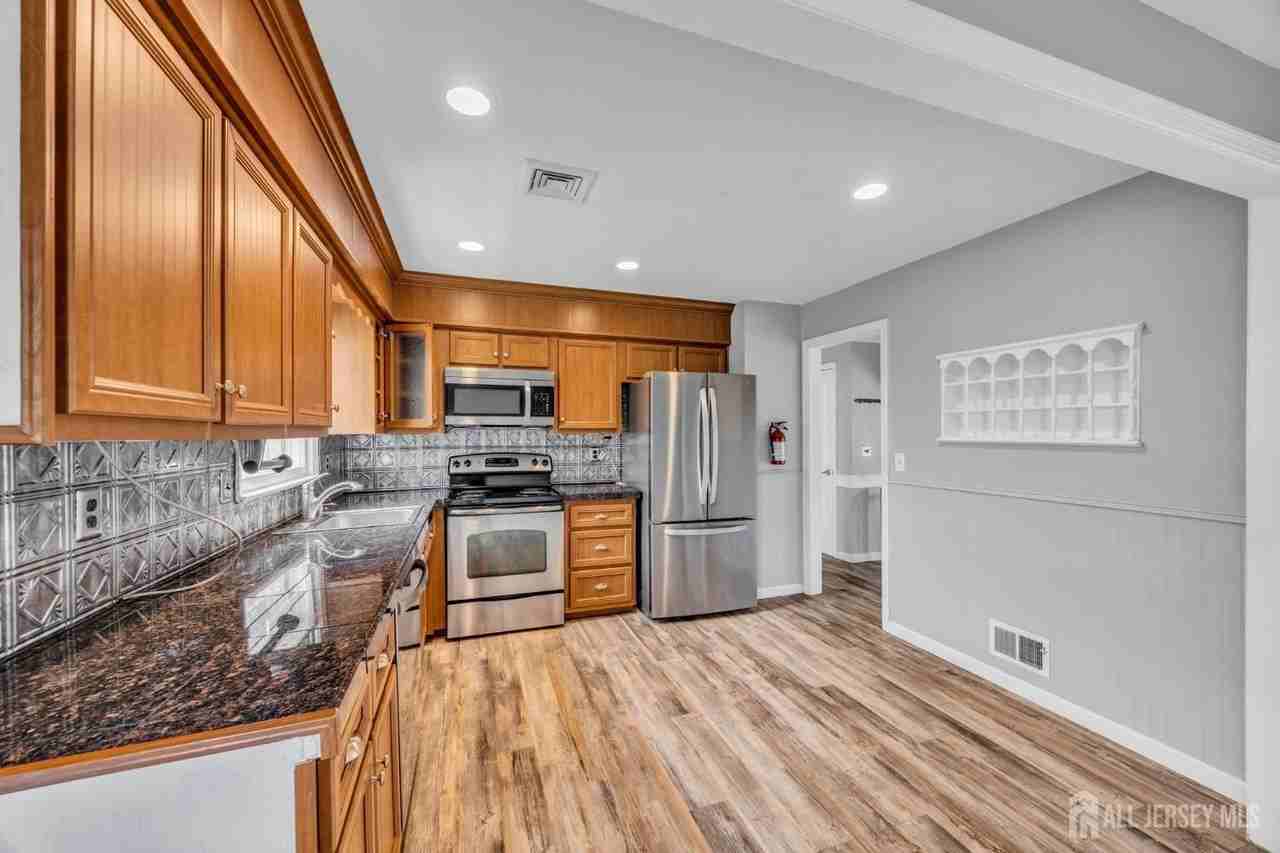 132 Somerset Ave - Photo 7 of 23