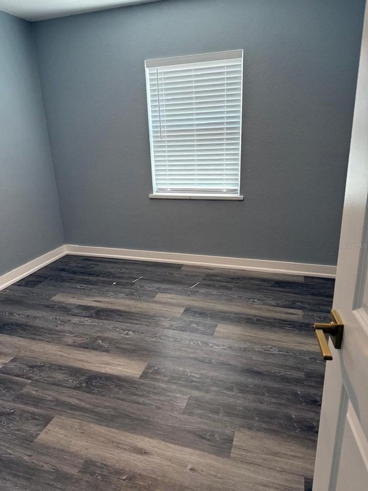 1113 S Central Ave - Photo 3 of 10